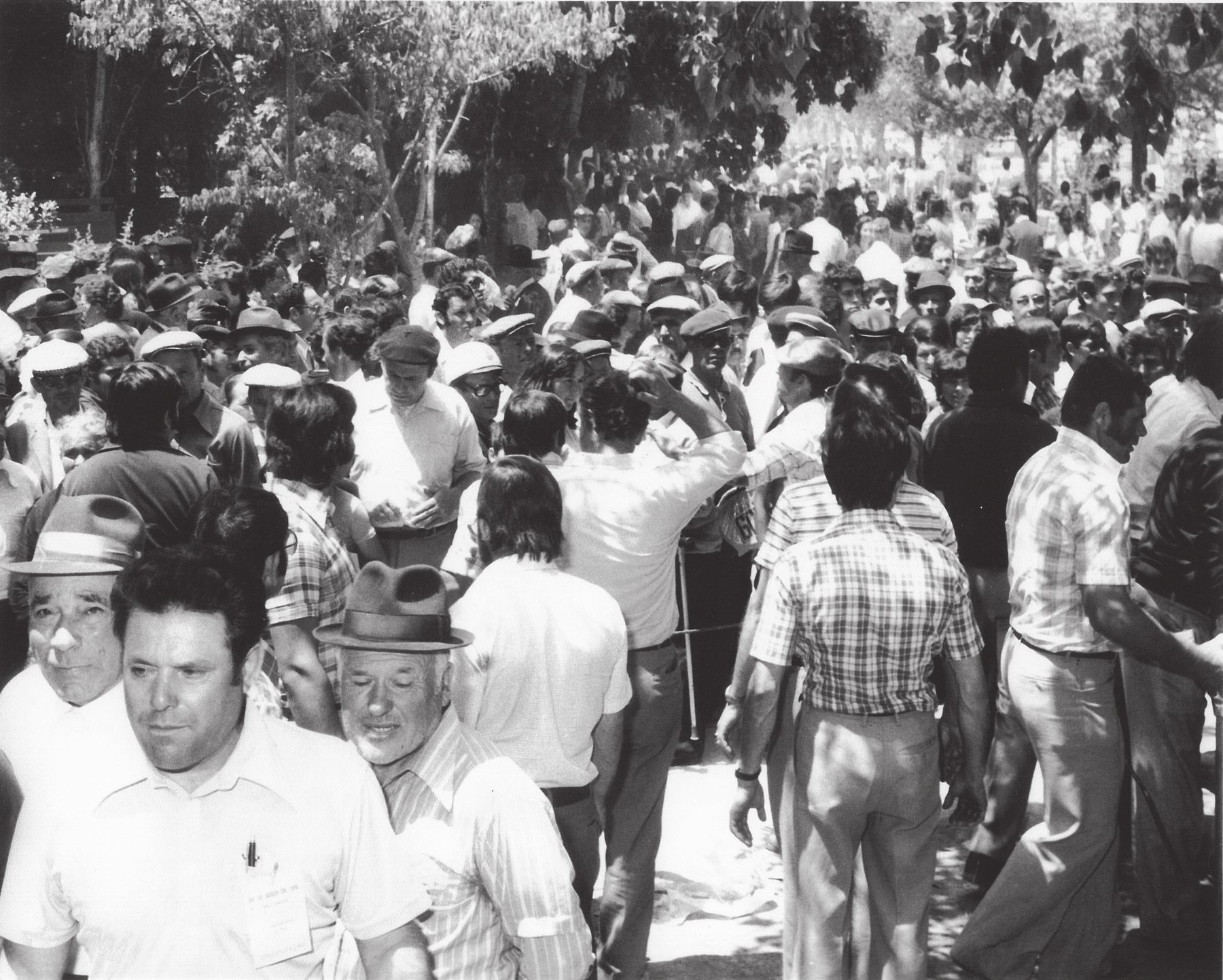 Multidão de agricultores em Rio Maior, 13 de Julho de 1975